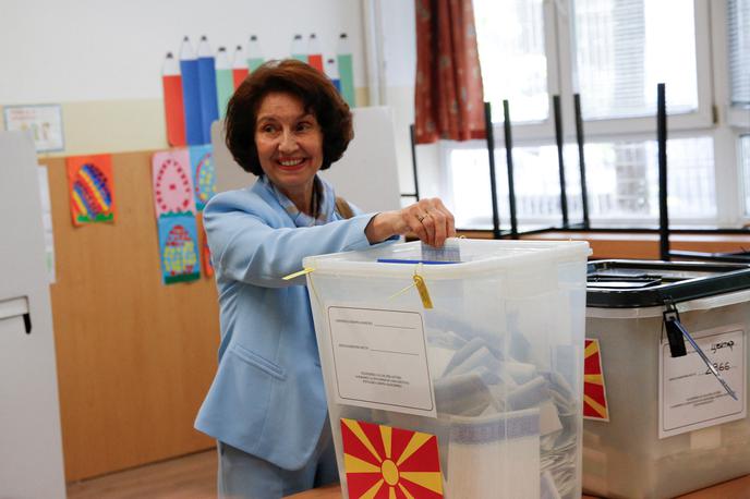 Gordana Siljanovska Davkova | SDSM podpira takojšnjo spremembo ustave s ciljem pospešitve pridružitvenih pogajanj z EU. VMRO-DPMNE pa želi, da bi jo izvedli z odloženim učinkom, torej da bi veljala šele po vstopu Severne Makedonije v EU. Na fotografiji Gordana Siljanovska Davkova. | Foto Reuters