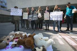 Protest prosti ubijanju živali.