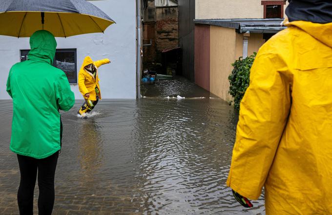 Poplave v kraju Glucholazy na Poljskem.  | Foto: Reuters