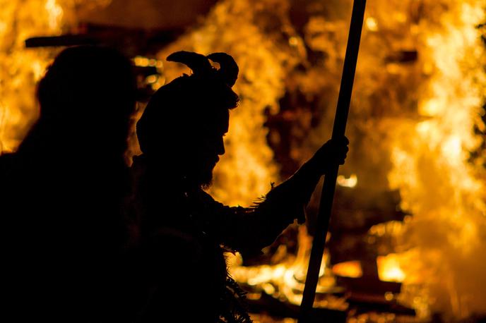 Švedska walpurgis night | V švedskem mestu Lund bodo množična zbiranja ob kresovih poskušali preprečiti s piščančjim gnojem. | Foto Reuters