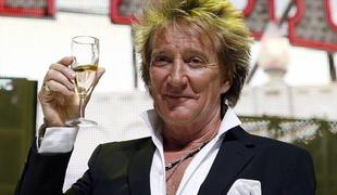 Rod Stewart letom navkljub na vrhu lestvice