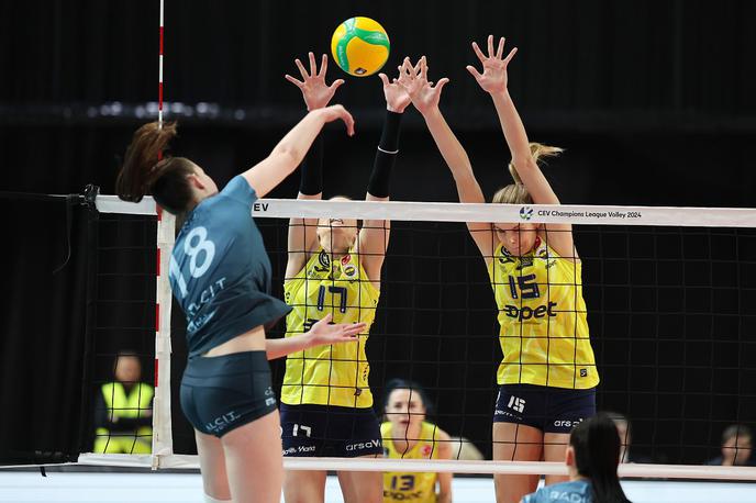 Calcit Volley Fenerbahče | Kamničanke so v Tivoliju izgubile proti Fenerbahčeju. | Foto www.alesfevzer.com