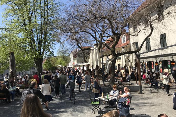 odprtje teras Ljubljana lokali bar terasa | Potem ko so bili delavci iz te dejavnosti zaradi vladnih odlokov primorani biti doma osem ali še več mesecev, zdaj pa se postopoma vračajo nazaj na delo, se sindikatu tedensko testiranje na način jemanja brisa iz nosu zdi neživljenjsko. | Foto Iztok Hočevar