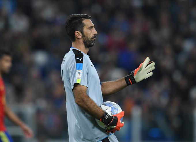 Izkušeni Gianluigi Buffon je v drugem polčasu z veliko napako dovolil, da so Španci prešli v vodstvo, vseeno pa so azzurri na koncu preprečili domači poraz. | Foto: Guliverimage/Getty Images