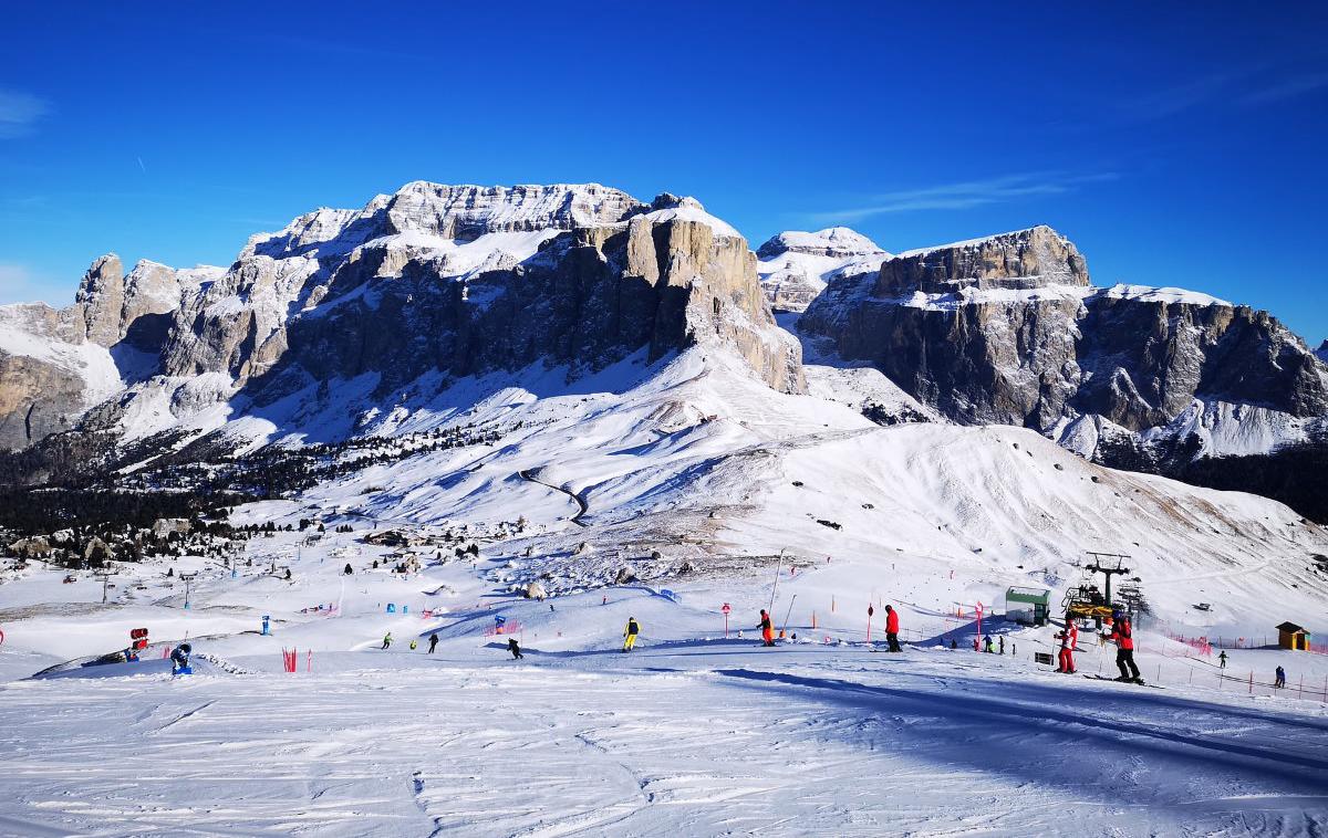 Dolomiti, smučanje | Že drugič v enem tednu se je izkazalo, da najbolj zagretim italijanskim smučarjem obiska Dolomitov ne prepreči niti karantena zaradi koronavirusa. Vsi so ali pa še bodo za svojo nepremišljenost najverjetneje nosili posledice. | Foto Pixabay