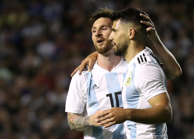 Si bosta dobra prijatelja Lionel Messi in Sergio Agüero po reprezentančnem delila še klubski dres? | Foto: Reuters