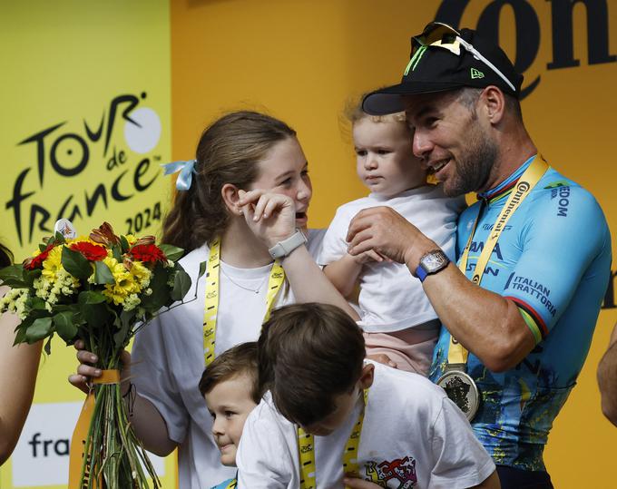 Mark Cavendish je naslov svetovnega prvaka osvojil leta 2011 in na dresu še vedno nosi mavrične črte.   | Foto: Reuters