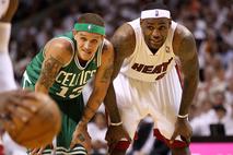 Delonte West in LeBron James