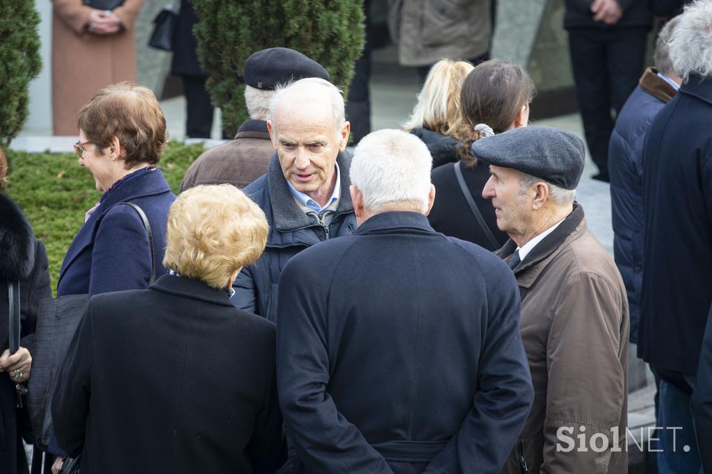 Pogreb slovenskega politika, pravnika in gospodarstvenika Janeza Zemljariča z vojaškimi častmi.