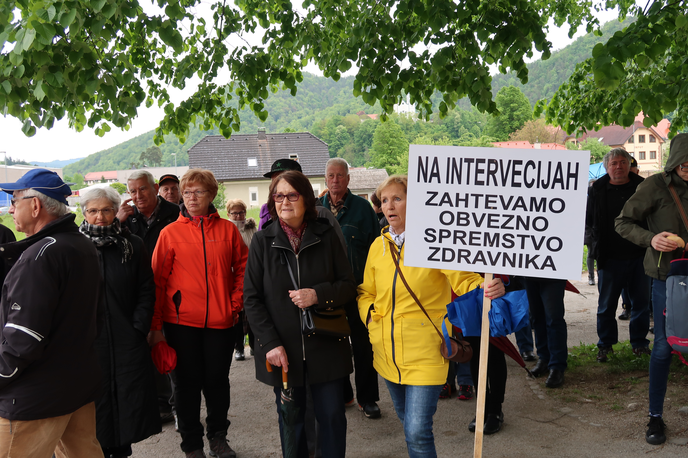 Zdravstveni dom Nazarje protesti | Civilna iniciativa je že v preteklih dneh na družbenem omrežju objavila svoje zahteve. Med drugim od sveta zavoda Zgornjesavinjskega zdravstvenega doma zahteva, da oceni delo dosedanjega vodstva in zagotovi transparentnost delovanja sveta zavoda. | Foto STA