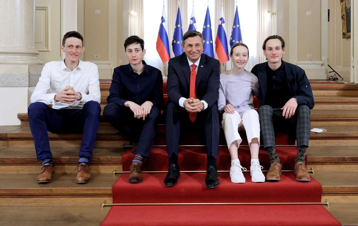 Peter Prevc, Domen Prevc, Nika Prevc, Cene Prevc, Borut Pahor | Slovesnosti so se udeležili članice slovenske ženske reprezentance v smučarskih skokih in člani moške reprezentance v smučarskih skokih. | Foto Daniel Novakovič/STA