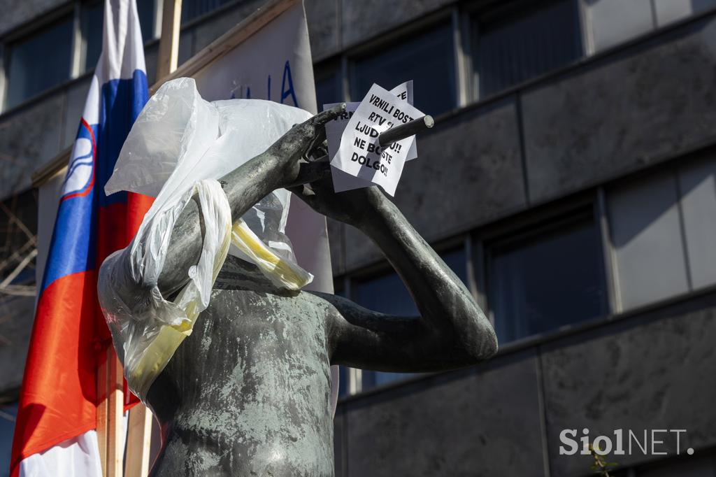 Protestni shod upokojencev, Inštitut 1. oktober in Glas upokojencev