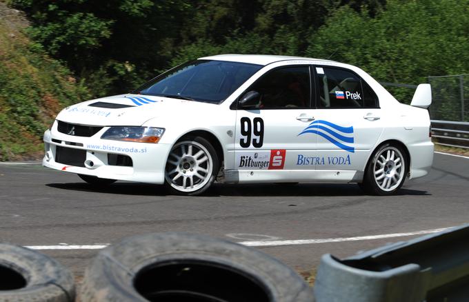 Spomini na leto 2011, ko je Aleš Prek vozil še mitsubishi lancer EVO9. Naslov evropskega prvaka je potrdil prav na domači dirki v Ilirski Bistrici. | Foto: osebni arhiv/Lana Kokl