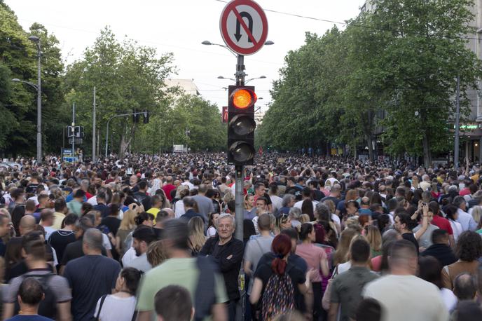 Beograd, protesti, 3/6/23 | Vučić se je na sobotni protest odzval z besedami: "Nekateri ljudje od zunaj ne rušijo Srbije zaradi Vučića, ampak rušijo Vučića zaradi Srbije." | Foto Guliverimage/AP