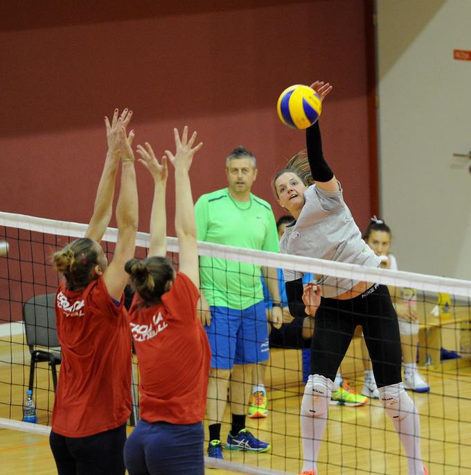 Vzdušje je odlično tudi v ženski reprezentanci. Dokaz za dobro formo je zmaga nad Hrvaticami. | Foto: Aleš Oblak