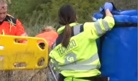 Huda nesreča na treningu: 89-letni voznik trčil v skupino nemških kolesarjev #video