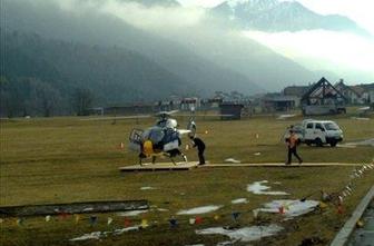 Slovenski skakalci s helikopterjem na tekmo