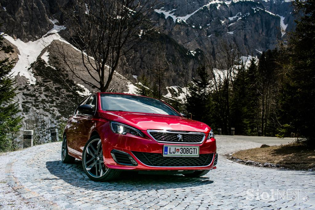 Peugeot 308 GTi - fotogalerija testnega vozila