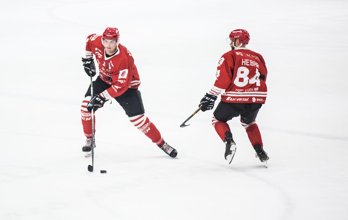 Andrej Hebar (desno) HDD Jesenice HK Olimpija | Jeseničani so v zadnjih dneh vknjižili dve zmagi. Najprej so z 2:0 premagali Gardeno, nato s 4:0 še Zell am See. | Foto Peter Podobnik/Sportida