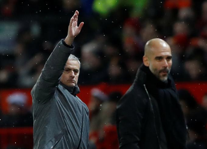 Vse kaže, da je Jose Mourinho pretental Josepa Guardiolo in dobil bitko za Čilenca. | Foto: Reuters