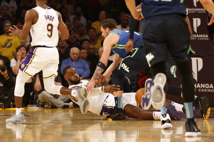 Luka Dončić | Luka Dončić je v noči na ponedeljek zasenčil svojega vzornika LeBrona Jamesa. | Foto Getty Images