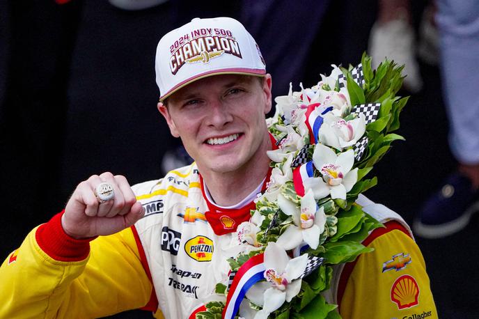 Josef Newgarden | Josef Newgarden s tradicionalnim vencem za zmago. Nazdravil je seveda z mlekom. | Foto Reuters