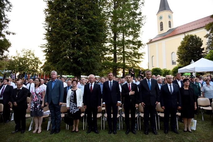 Slovesnosti so se med drugimi udeležili tudi predsednik DZ Matej Tonin, evropski poslanec Milan Zver, poslanca Dejan Židan in Jožef Horvat ter predstavniki katoliške in evangeličanske cerkve. | Foto: STA ,