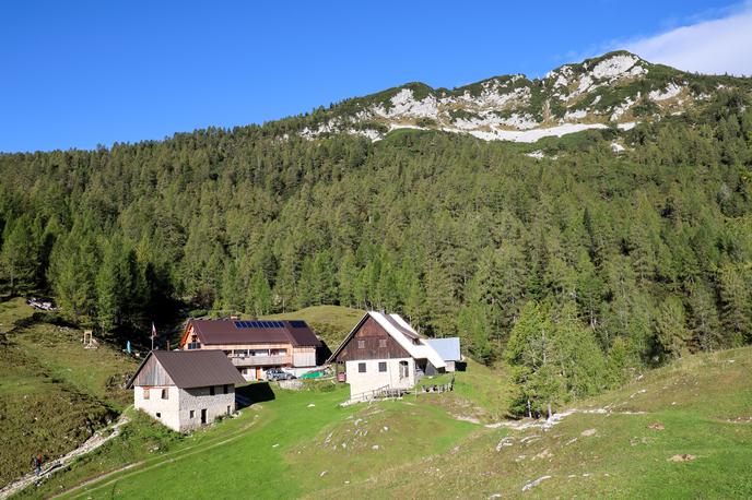 pohod Mrežce Pokljuka | Blejska koča v Lipanci in nad dno gora Mrežce | Foto Matej Podgoršek