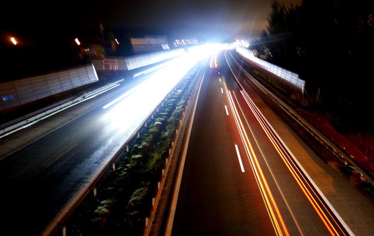 Avtocesta Vrhnika | Zaradi nesreče je promet oviran med cestninsko postajo Pesnica in priključkom Šentilj proti Avstriji, poteka po odstavnem pasu. (Fotografija je simbolična)