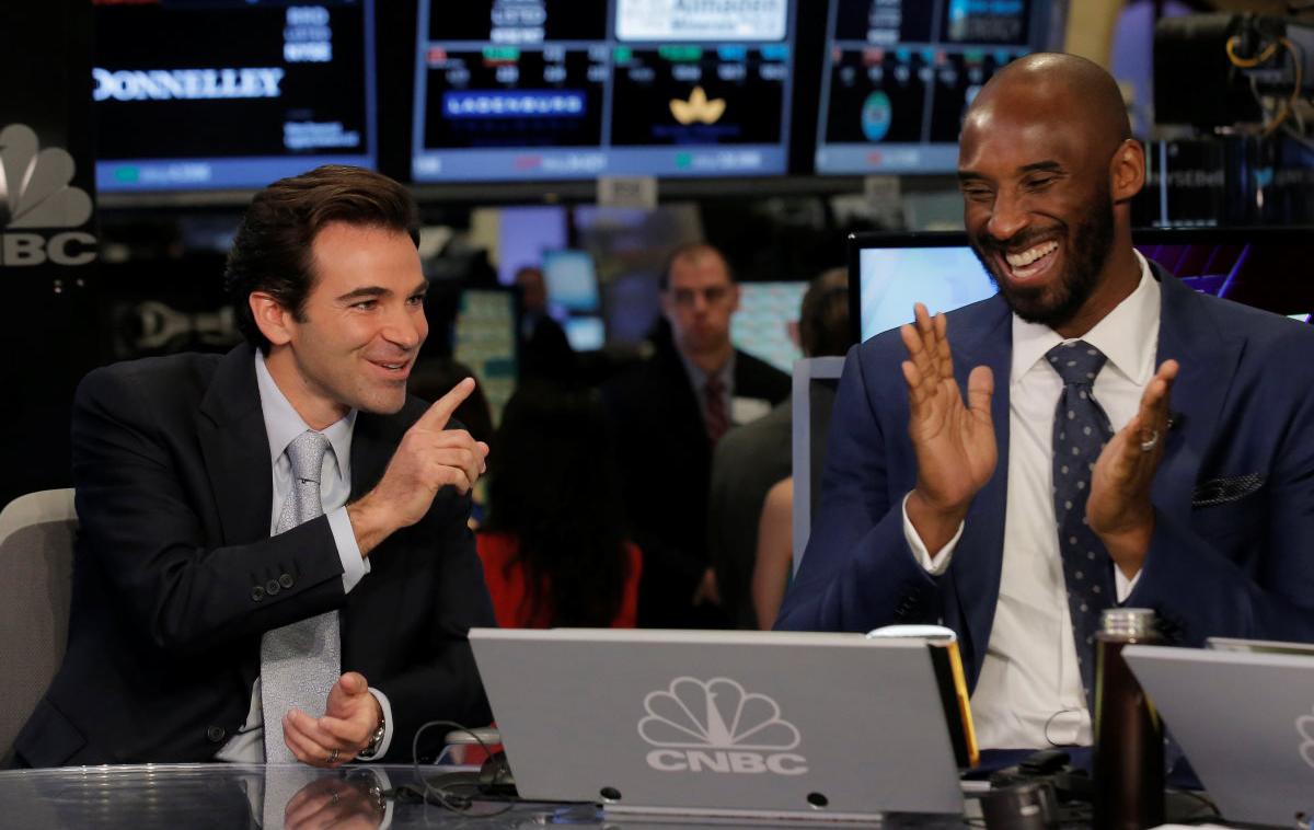 Kobe Bryant, Jeff Stibel | Bryant in Jeff Stibel, Kobejev poslovni partner, 22. avgusta 2016 med intervjujem za ameriški medij CNBC na Wall Streetu. Na ta dan je Kobe razkril, s čim se namerava ukvarjati po tem, ko je košarkarske čevlje dokončno vrgel v kot. | Foto Reuters