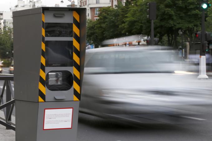 V Parizu in njegovi okolici tako rekoč ni več celega radarja. Skupaj so protestniki po državi uničili več kot polovico od 3.200 radarjev. | Foto: Reuters