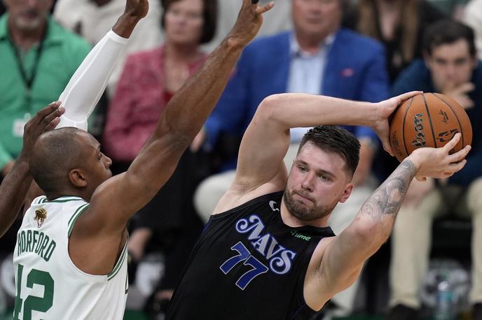 Luka Dončić | Dončić je bil na prvi tekmi edini razpoloženi član Dallasa. | Foto Guliverimage