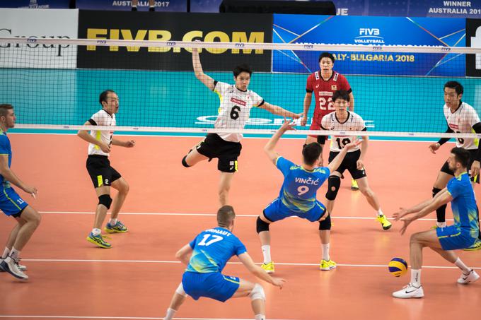 Japonci so bili edini, ki so v tej sezoni premagali Slovence, a v finalu v Avstraliji niso imeli niti najmanjših možnosti. | Foto: FIVB