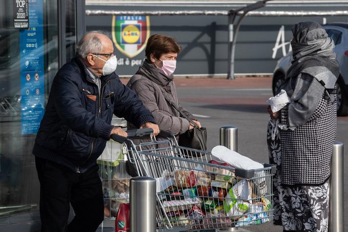 Za posledicami novega koronavirusa je v Italiji umrlo sedem ljudi, okuženih pa je več kot 260 ljudi. | Foto: Guliverimage/Getty Images