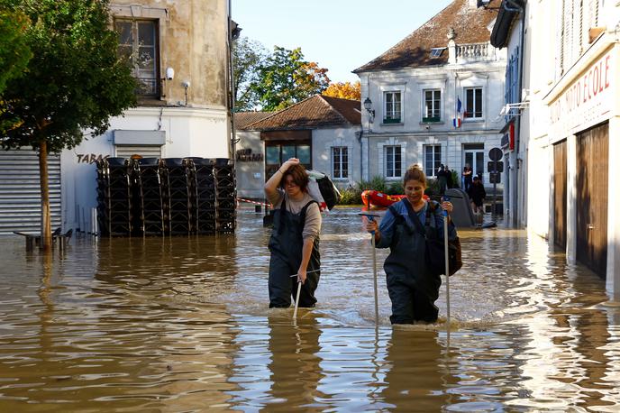 poplave v Franciji | Francijo so že v začetku meseca prizadele hude poplave. Posnetek je iz mesta Crecy-la-Chapelle v bližini Pariza. | Foto Reuters