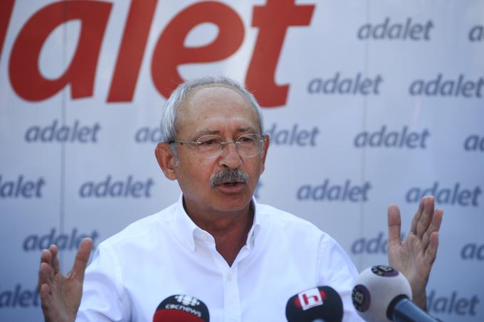 Kemal Kilicdaroglu je pred leti dobil vzdevek Gandi oziroma Kemal Gandi, ker je skupaj s privrženci odšel na 420-kilometrsko pot od Ankare do Istanbula, in sicer v znak protesta zaradi pomanjkanja demokracije in pravičnosti v Erdoganovi Turčiji. | Foto: Guliverimage/Vladimir Fedorenko