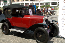 Razstava starodobnikov: ljubezen do citroënov je kot virus #video