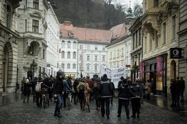 Protest, Zoran Janković, Mol, hostel celica