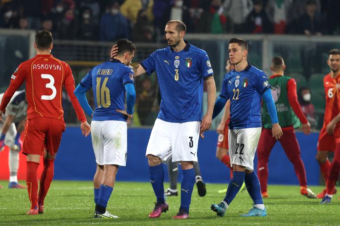 Giorgio Chiellini | Italijani so sinoči v Palermu doživeli šokanten poraz. Z golom v 92. minuti so jih premagali Makedonci in jih ustavili na poti do uvrstitve na svetovno prvenstvo. | Foto Guliverimage