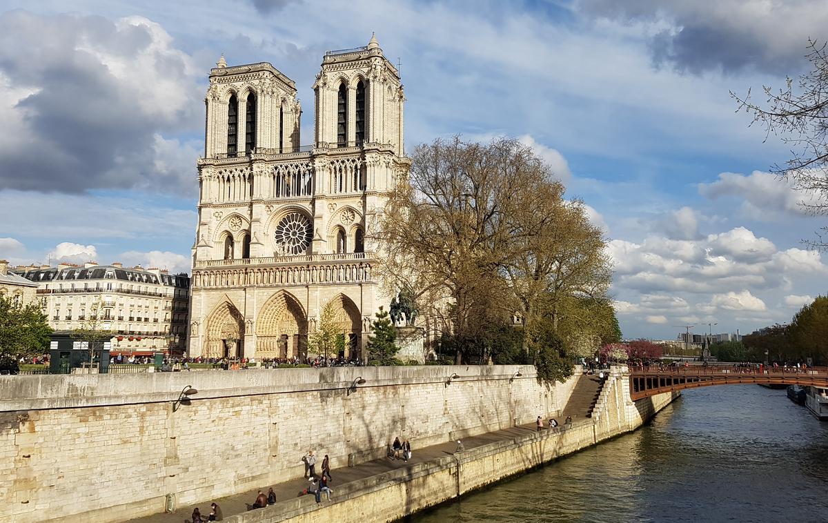 Notre Dame | Predsednik Emmanuel Macron je že obljubil, da bodo srednjeveško katedralo v celoti obnovili. | Foto Srdjan Cvjetović