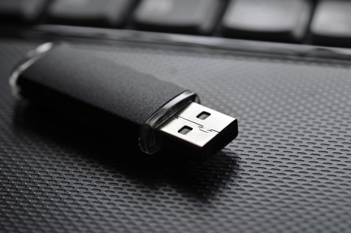 USB ključ | USB ključi so ena najpogosteje uporabljanih elektronskih naprav 21. stoletja, trenutno pa kljub temu, da se vse več podatkov seli v oblak, nič ne kaže na to, da bi kmalu postali bistveno manj relevantni. | Foto Thinkstock