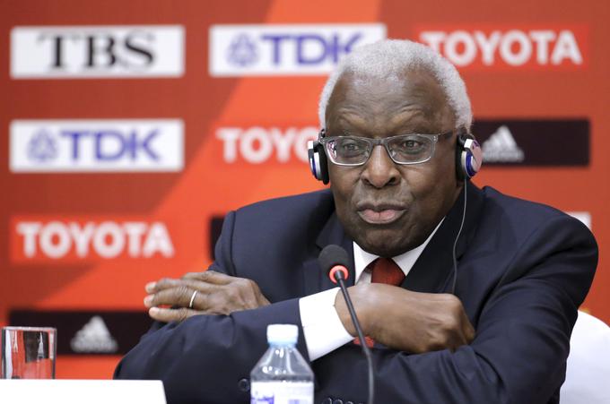 Lamine Diack se še vedno ni znašel na sodišču, ampak je v hišnem priporu. | Foto: Reuters