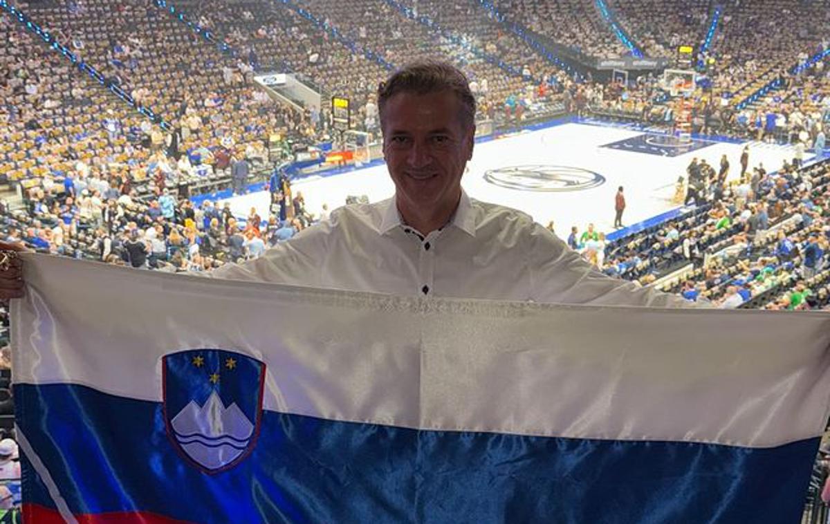 Robert Golob | Predsedniku vlade Robertu Golobu se je z ogledom tekme lige NBA uresničila velika želja. | Foto Robert Golob/Instagram