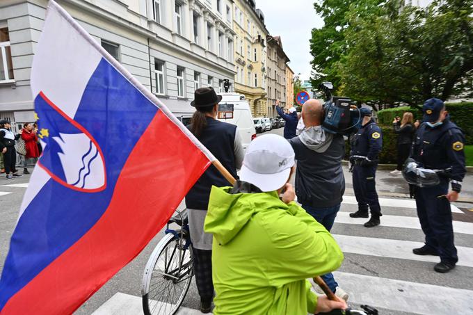 Protest pred ustavnim sodiščem | Foto: STA ,