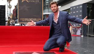 Chris Hemsworth dobil zvezdo na hollywoodskem pločniku slavnih #video