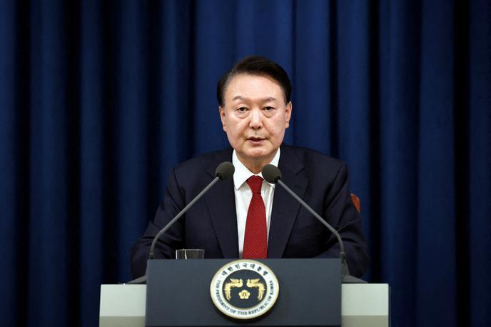 Yoon Suk-yeol | Južnokorejski predsednik Yoon Suk-yeol je v torek osupnil narod in svet s televizijskim naznanilom, da zaradi delovanja protidržavnih sil razglaša izredno vojno stanje. | Foto Reuters