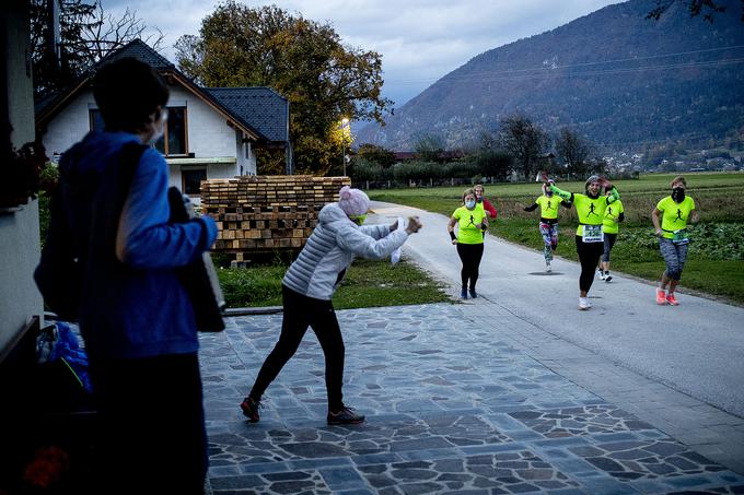 Nepričakovana navijaška podpora ob trasi ... | Foto: Ana Kovač