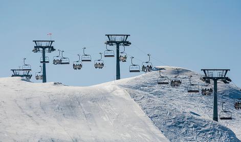 Slovenska smučišča se odpirajo, v Kranjski Gori gradijo novo sedežnico