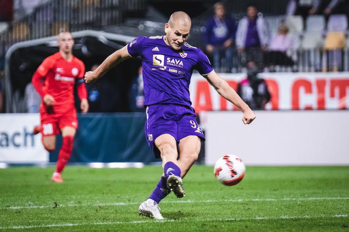 Ognjen Mudrinski je popeljal Maribor v vodstvo ... | Foto: Blaž Weindorfer/Sportida