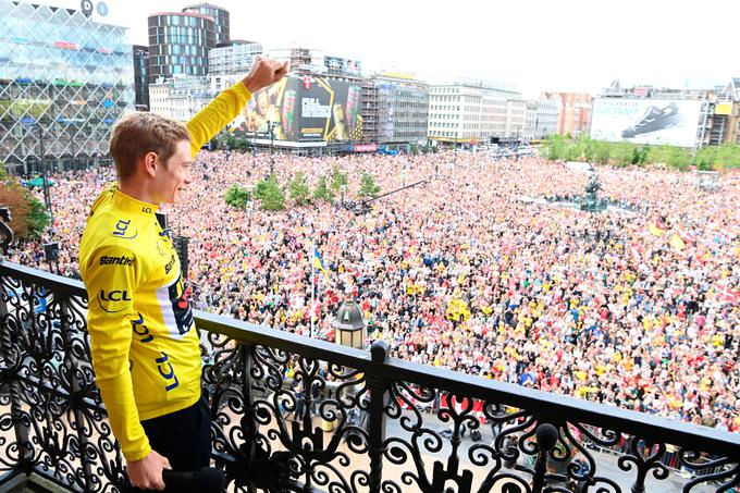 Takšen sprejem so letos v Köbenhavnu pripravili zmagovalcu francoske pentlje Jonasu Vingegaardu. | Foto: Reuters